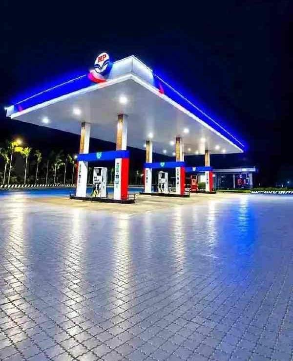 Petrol Pump Photo Editing Prompt